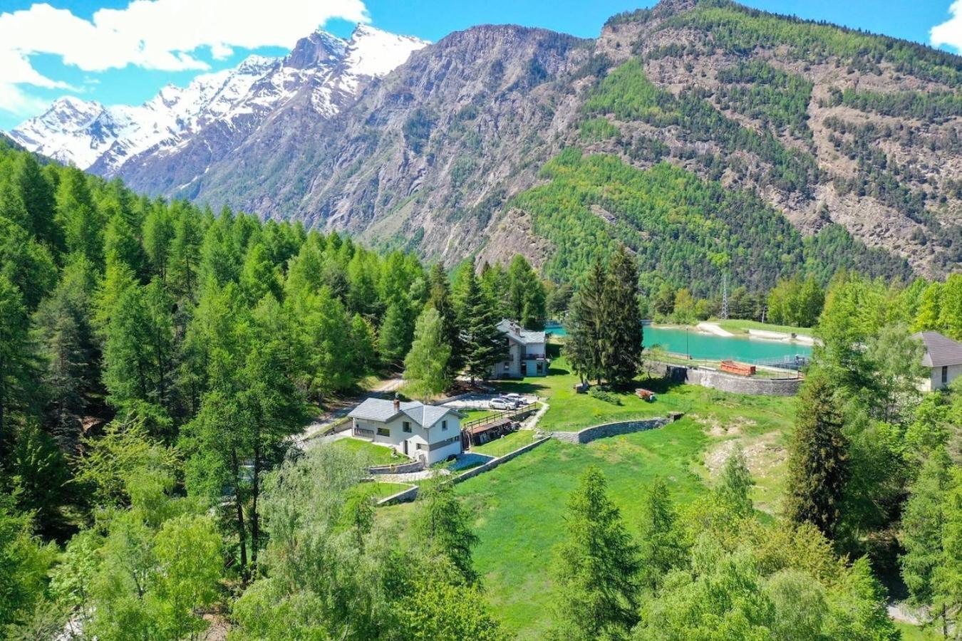 Hotel La Stazione Dell'Acqua Introd Exterior foto